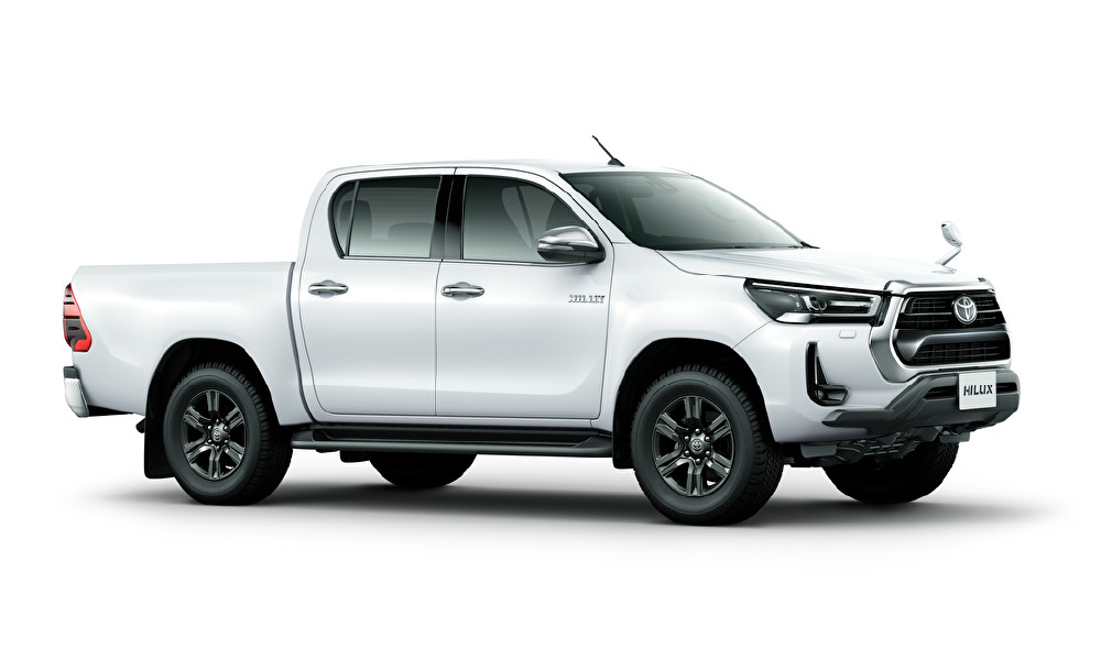 Toyota Hilux DC 2.4 4x4 AT or similar